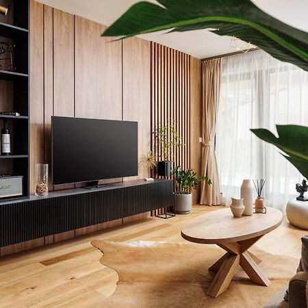 Pure Living Apartment W. Private Parking Braşov Eksteriør billede
