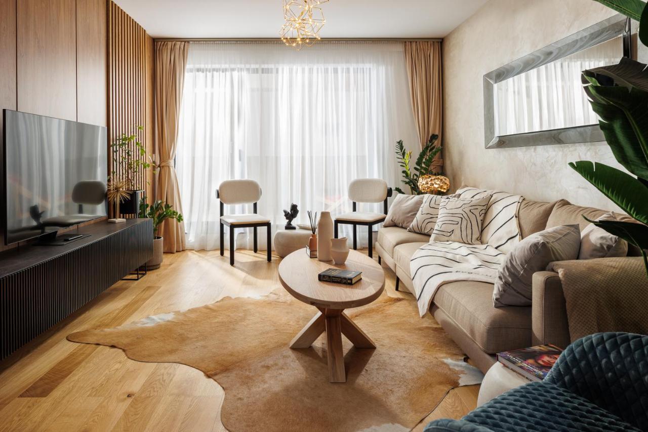 Pure Living Apartment W. Private Parking Braşov Eksteriør billede