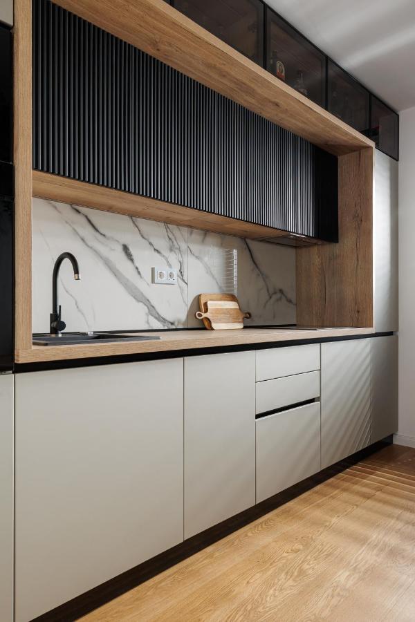 Pure Living Apartment W. Private Parking Braşov Eksteriør billede