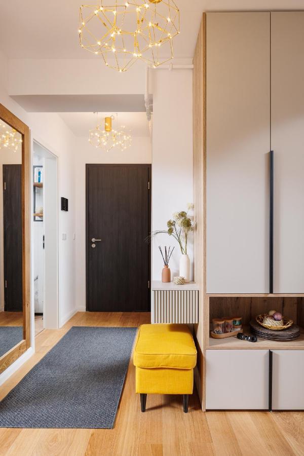 Pure Living Apartment W. Private Parking Braşov Eksteriør billede