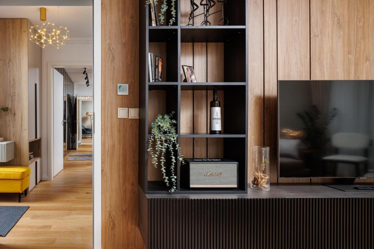 Pure Living Apartment W. Private Parking Braşov Eksteriør billede